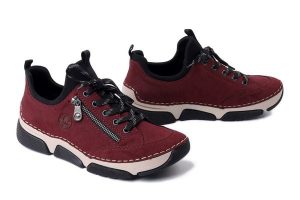 RIEKER 45973-36 red, półbuty damskie. Czerwone półbuty Rieker, bez wzorów, bez obcasa, bez zapięcia. Za 359,90 zł.