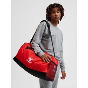 Torba sportowa Hummel Core 2.0 W SC. Czarne torby podróżne i sportowe Hummel, bez wzorów, na ramię. Za 180,00 zł.
