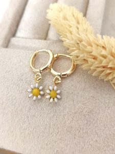 Nakkash Pozłacane kolczyki-kreole rozmiar: onesize. Żółte kolczyki Nakkash, metalowe. Za 56,93 zł.