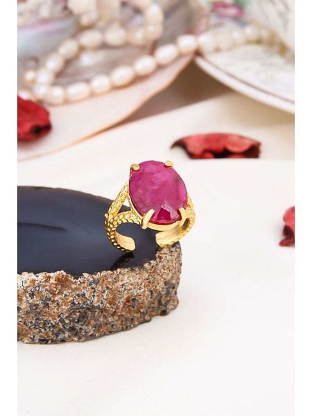 L'Atelier de Gaia Pozłacany pierścionek z agatem rozmiar: onesize. Różowe pierścionki L'Atelier de Gaia, z agatem, pozłacane. Za 87,19 zł.