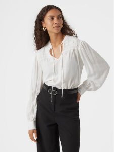 Vero Moda Bluzka Bumpy 10300602 Biały Regular Fit. Białe bluzki Vero Moda, s, bez wzorów, z wiskozy, bez kołnierzyka, bez ramiączek. Za 99,99 zł.