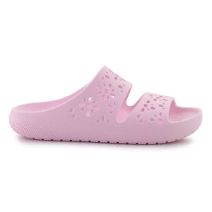 Klapki Crocs Classic Floral Cutout sandal 210966-6ZW różowe. Czerwone klapki w ażurowe wzory, bez obcasa. Za 287,57 zł.