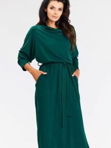 Sukienka Model A671 Bottle Green - awama. Zielone sukienki Awama, do pracy, l, bez wzorów, z dzianiny, biznesowe, bez kołnierzyka, plus size, bez ramiączek, midi, proste. Za 329,82 zł.