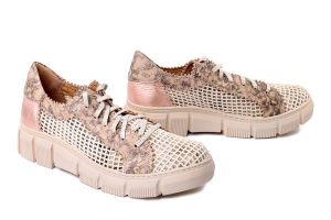 MACIEJKA 05850-25/00-1 złoty, półbuty damskie. Żółte półbuty Maciejka, na lato, w ażurowe wzory, ze skóry, bez obcasa, na koturnie, bez zapięcia. Za 444,90 zł.