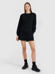 4F Spodenki dresowe damskie - czarne L. Czarne szorty 4f, bez wzorów, z bawełny, sportowe. Za 59,99 zł.
