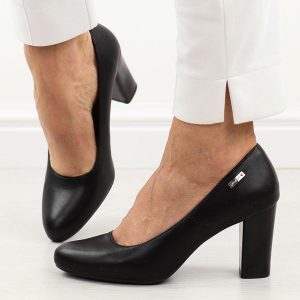 Czarne skórzane czółenka damskie na słupku Sergio Leone Pb130 Gł. Czarne czółenka Sergio Leone, bez wzorów, z jeansu, bez obcasa, na obcasie, bez zapięcia. Za 199,00 zł.