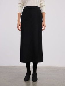 BGN Spódnica w kolorze czarnym rozmiar: 40. Czarne spódnice BGN, na co dzień, bez wzorów, midi. Za 118,01 zł.