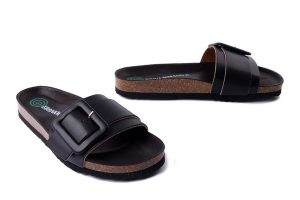 DR. BRINKMANN 700758-01 schwarz, klapki damskie. Czarne klapki Dr. Brinkmann, bez wzorów, bez obcasa. Za 185,43 zł.