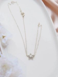 Lodie Silver Bransoletka z elementem ozdobnym rozmiar: onesize. Szare bransoletki Lodie Silver, z cyrkonią, z mosiądzu. Za 30,99 zł.