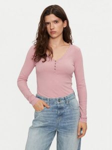 Lee Bluzka Henley 112355427 Różowy Slim Fit. Czerwone bluzki Lee, s, bez wzorów, z syntetyku, bez kołnierzyka, bez ramiączek. Za 109,99 zł.