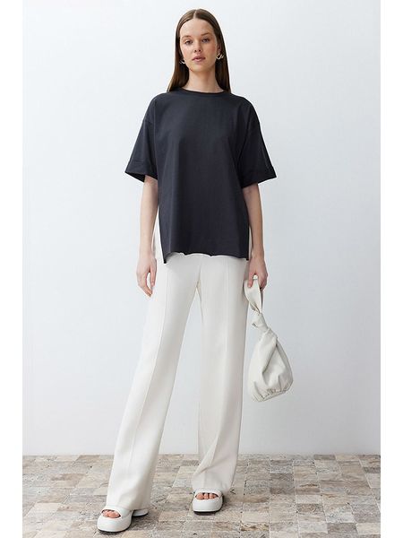 Trendyol Koszulka w kolorze antracytowym rozmiar: S. Czarne bluzki Trendyol, s, bez wzorów, z bawełny, bez kołnierzyka, bez ramiączek. Za 39,40 zł.