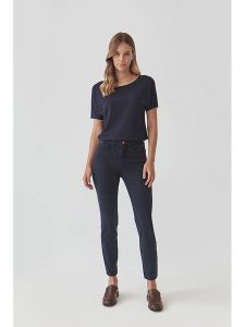 TATUUM Dżinsy - Slim fit - w kolorze granatowym rozmiar: 34. Niebieskie jeansy Tatuum, bez wzorów. Za 153,71 zł.