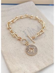 Atelier MIU Pozłacana bransoletka z cyrkoniami rozmiar: onesize. Żółte bransoletki Atelier MIU, z cyrkonią, pozłacane. Za 65,95 zł.