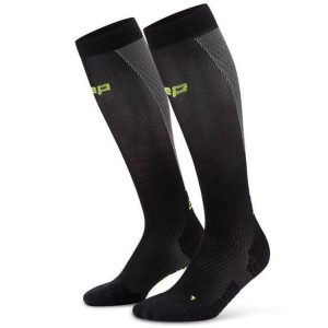 Damskie długie skarpety kompresyjne sportowe Core Ultralight CEP. Czarne skarpetki CEP, bez wzorów, z elastanu. Za 199,00 zł.