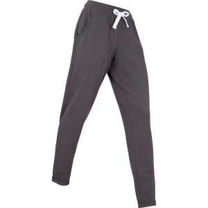 Spodnie dresowe z wygodnym paskiem. Czarne spodnie dresowe bonprix, bez wzorów, z dresówki. Za 89,99 zł.
