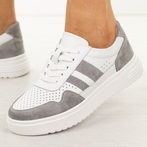 Białe skórzane półbuty damskie Cambell 40343. Białe półbuty Cambell, na jesień, bez wzorów, z dresówki, z okrągłym noskiem, bez obcasa, bez zapięcia. Za 219,00 zł.