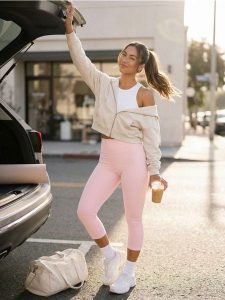 Sportowe legginsy capri Gym Hard - różowy. Czerwone legginsy Sinsay, bez wzorów. Za 29,99 zł.