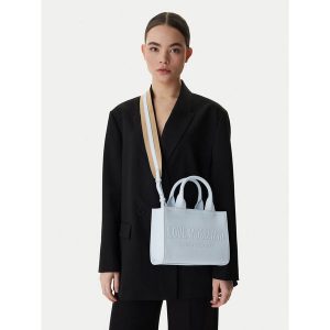 Torebka LOVE MOSCHINO. Niebieskie torebki klasyczne LOVE MOSCHINO, bez wzorów, bez dodatków. Za 639,99 zł.