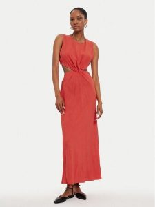 ViCOLO Sukienka letnia TB2469 Czerwony Regular Fit. Czerwone kombinezony ViCOLO, na lato, m, bez wzorów, z wiskozy, bez kołnierzyka, bez ramiączek. Za 259,99 zł.