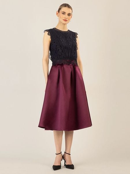 APART Top w kolorze granatowym rozmiar: 46. Niebieskie topy Apart, bez wzorów, z koronki, bez kołnierzyka, bez ramiączek. Za 148,61 zł.