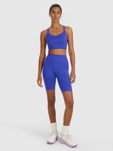 4F Legginsy kolarki treningowe bezszwowe damskie - niebieskie M/L. Niebieskie legginsy 4f, bez wzorów, z dzianiny, z podwyższonym stanem, krótkie. Za 119,99 zł.