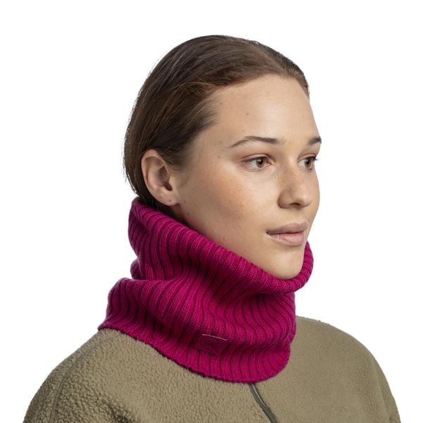 Komin z wełny merino Knitted Norval. Czerwone szaliki Buff, bez wzorów, z materiału. Za 225,00 zł.