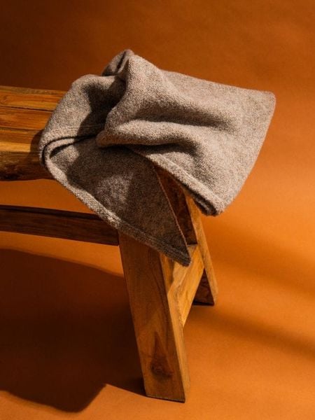 Chusta - brązowy. Brązowe apaszki i chusty Sinsay, bez wzorów. W wyprzedaży za 27,99 zł.