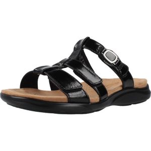 Sandały CLARKS 26185965C Czarny. Czarne sandały Clarks, bez wzorów, ze skóry, bez obcasa, bez zapięcia. Za 426,99 zł.