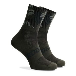 Skarpetki rowerowe Rogelli Camo. Zielone skarpetki Rogelli, bez wzorów, z elastanu. Za 36,00 zł.