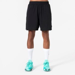 Spodenki do koszykówki unisex 500 z kieszeniami. Czarne szorty KIPSTA, bez wzorów, z materiału, sportowe. Za 44,99 zł.