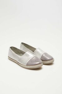 Espadryle z połyskiem. Szare espadryle MOODO, bez wzorów, z bawełny, bez obcasa. W wyprzedaży za 20,99 zł.