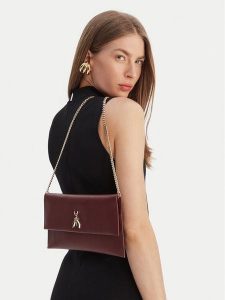 Patrizia Pepe Torebka CB5460/L011-B861 Brązowy. Brązowe torebki klasyczne Patrizia Pepe, bez wzorów, ze skóry, bez dodatków. Za 643,99 zł.