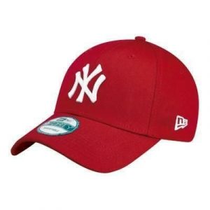 Czapka z daszkiem New Era MLB New York Yankees. Czarne czapki New Era, bez wzorów, z bawełny, sportowe. Za 120,45 zł.