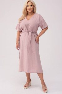 Sukienka Lenora w kolorze pastelowego różu - Elegancja w naturalnym stylu PLUS SIZE OVERSIZE XXL. Czerwone sukienki Moda Size Plus Iwanek, na co dzień, l, bez wzorów, ze lnu, eleganckie, bez kołnierzyka, plus size, bez ramiączek, midi, dopasowane. W wyprzedaży za 269,90 zł.