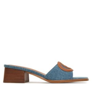 Klapki Guess. Niebieskie klapki Guess, z aplikacjami, bez obcasa. Za 499,99 zł.