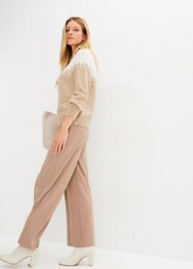 Sweter ażurowy. Niebieskie swetry klasyczne bonprix, bez kołnierzyka. Za 117,99 zł.