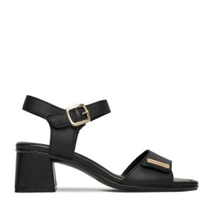 Sandały Remonte. Czarne sandały Remonte, bez wzorów, bez obcasa, na słupku, bez zapięcia. Za 379,99 zł.