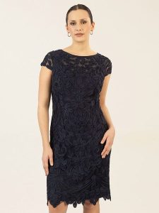 APART Sukienka w kolorze granatowym rozmiar: 44. Niebieskie sukienki Apart, bez wzorów, bez kołnierzyka, bez ramiączek, mini. Za 614,96 zł.