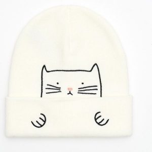 Czapka beanie - Kremowy. Czapki marki Cropp. W wyprzedaży za 9,99 zł.