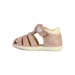 Sandały Geox Model B Sandal Macchia Gir Kolor Rose. Czerwone sandały Geox, bez wzorów, ze skóry, bez obcasa, bez zapięcia. Za 219,99 zł.