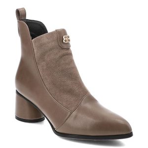 Beżowe Botki S.Barski Eleganckie Obuwie Damskie. Brązowe botki S.BARSKI, bez wzorów, ze skóry ekologicznej, bez obcasa, na obcasie, bez zapięcia. Za 259,00 zł.