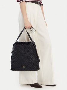 Tommy Hilfiger Torebka Th Braided Maxi Hobo AW0AW18161 Czarny. Czarne torebki klasyczne TOMMY HILFIGER, bez wzorów, ze skóry, bez dodatków. Za 669,99 zł.