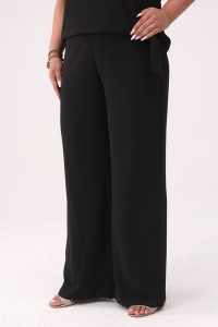 Eleganckie czarne spodnie Rosa z poszerzoną nogawką PLUS SIZE XXL OVERSIZE. Czarne spodnie z wysokim stanem Moda Size Plus Iwanek, bez wzorów, z elastanu, z podwyższonym stanem, krótkie. Za 249,90 zł.