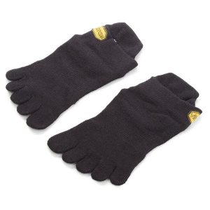 Skarpety krótkie Vibram Fivefingers. Czarne skarpetki Vibram Fivefingers, bez wzorów. Za 59,99 zł.