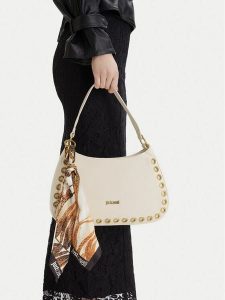 Just Cavalli Torebka 80RA4BF6 ZSB81 Écru. Białe torebki klasyczne Just Cavalli, bez wzorów, ze skóry, bez dodatków. Za 683,99 zł.