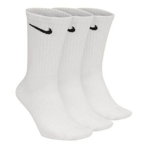Lekkie Skarpetki Codzienne Unisex Dla Dorosłych Z Logo (zestaw 3 Sztuk). Białe skarpetki Nike, bez wzorów. Za 105,99 zł.