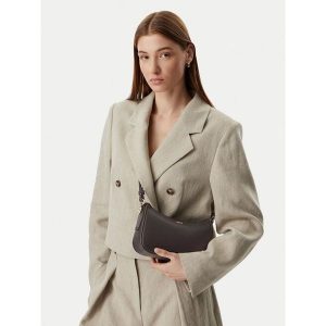 Torebka BOSS. Brązowe listonoszki Boss, bez wzorów, bez dodatków. Za 599,99 zł.