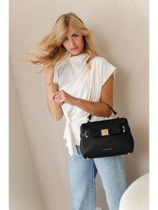 Lia Biassoni Skórzana torebka w kolorze czarnym - 30 x 22 x 10 cm rozmiar: onesize. Czarne torebki klasyczne Lia Biassoni, bez wzorów, z materiału, przez ramię, bez dodatków. Za 339,99 zł.