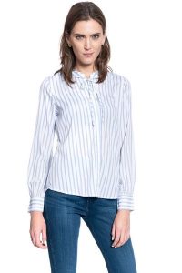 BLUZKA DAMSKA MUSTANG EMMA SHIRRED CREPE 1009980 11780. Bluzki Mustang, s, bez wzorów, bez kołnierzyka, bez ramiączek. W wyprzedaży za 39,99 zł.