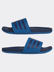 Adidas Klapki w kolorze niebiesko-granatowym rozmiar: 40,5. Niebieskie klapki ADIDAS, bez wzorów, z otwartym noskiem, bez obcasa. Za 127,65 zł.